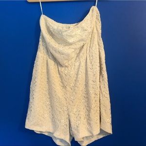 Strapless lace romper💫